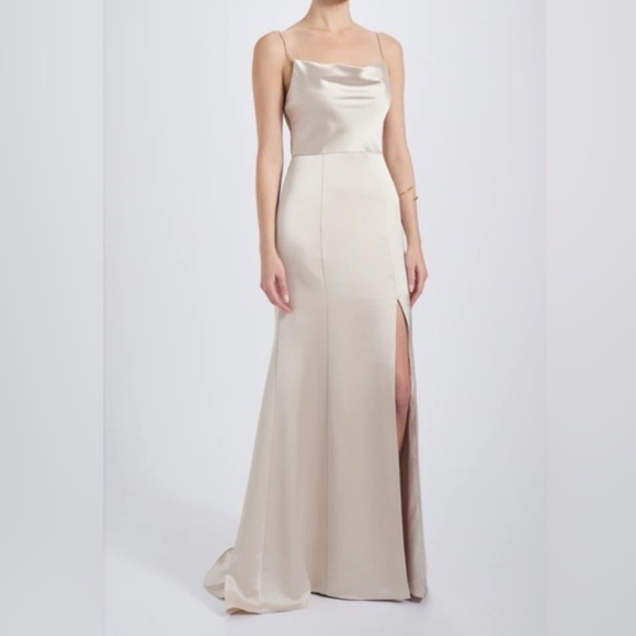 Amsale Dresses & Skirts - Amsale size 6 Elegant Cream Satin Evening Gown